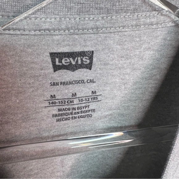 Boys Levi’s Long Sleeve Gray Top - Picture 6 of 6